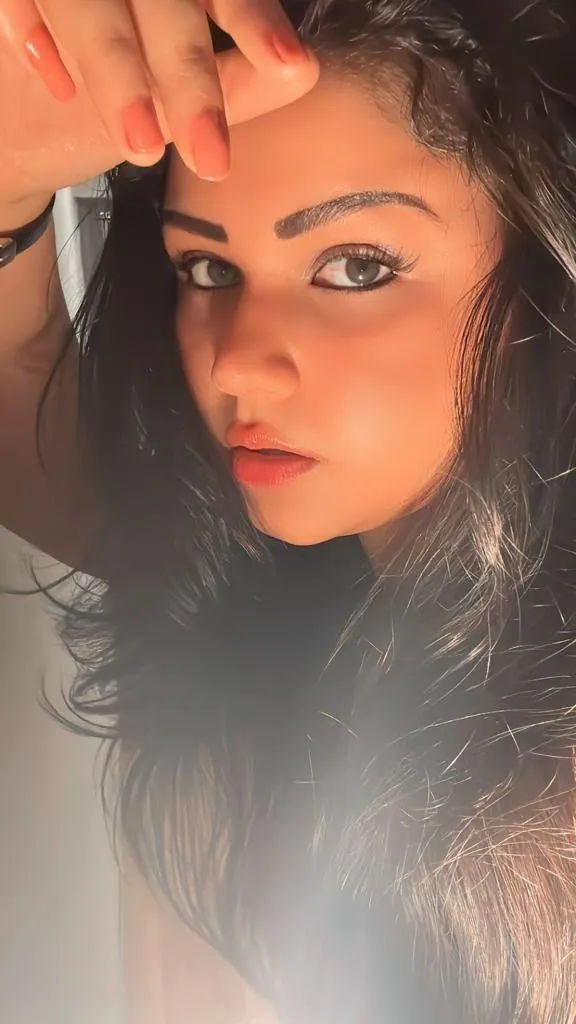 Surveena - Udaipur call girl service