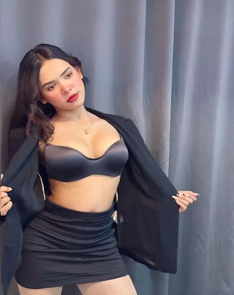 Sakshi - VIP call girls in Indore with genuine photos